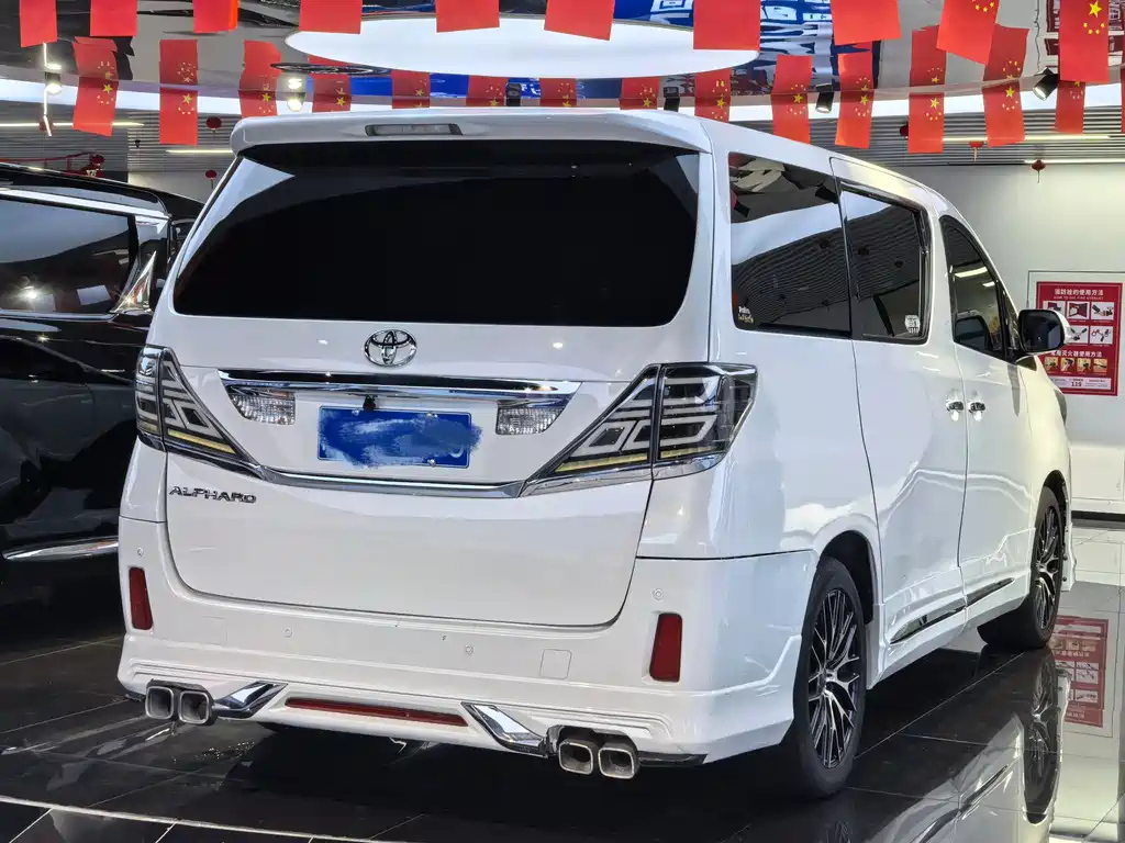 TOYOTA ALPHARD 2011