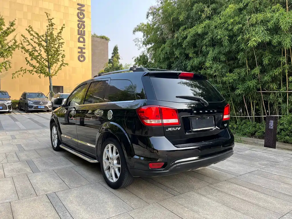 DODGE JCUV 2013