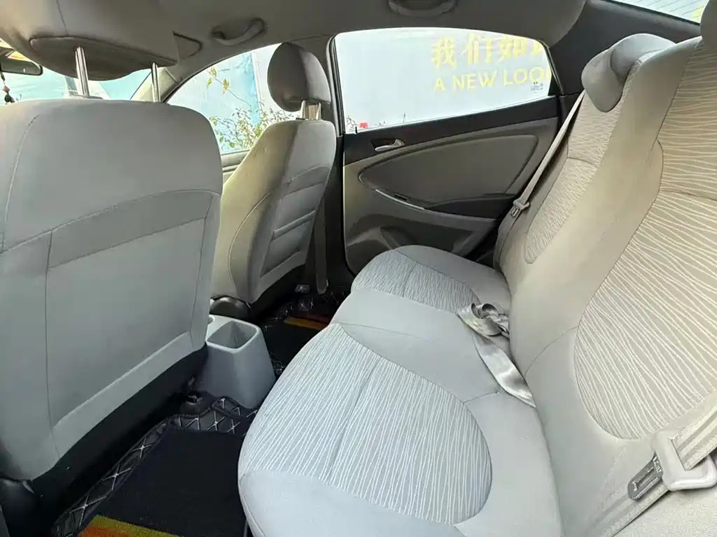 HYUNDAI SOLARIS 2015