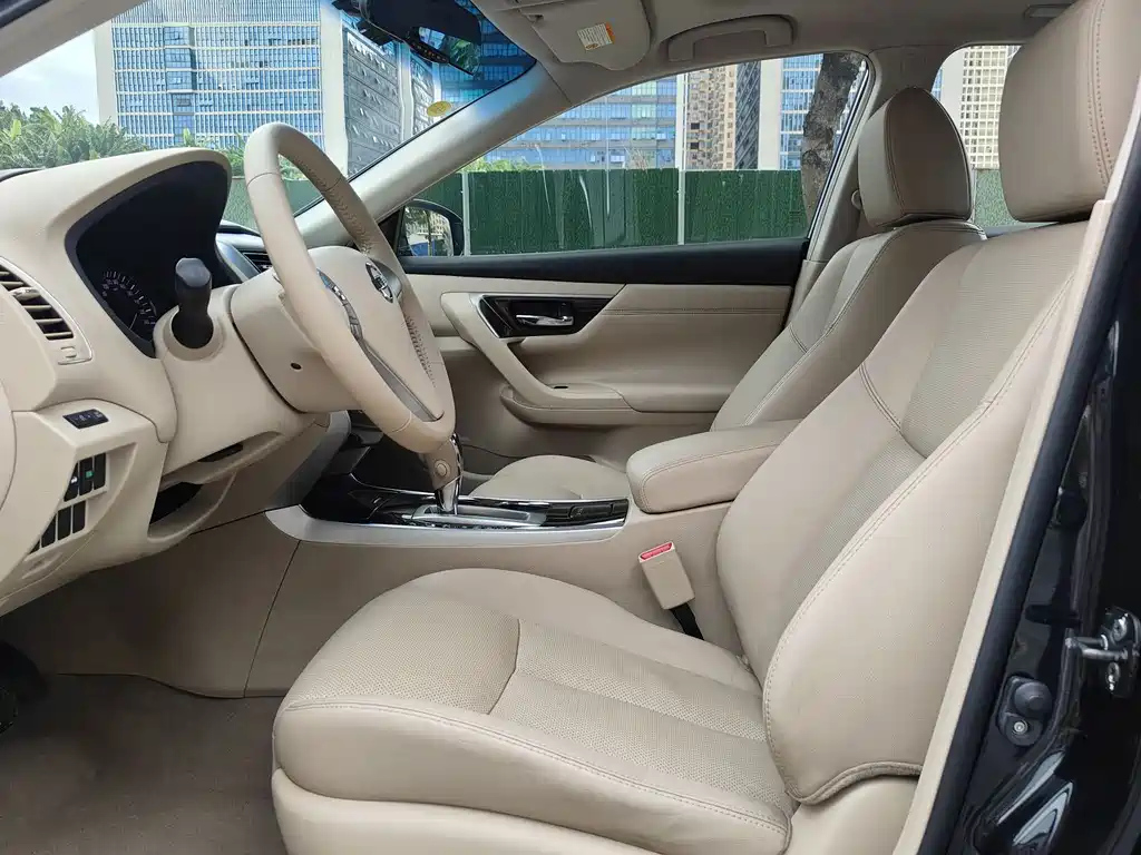 NISSAN TEANA 2015