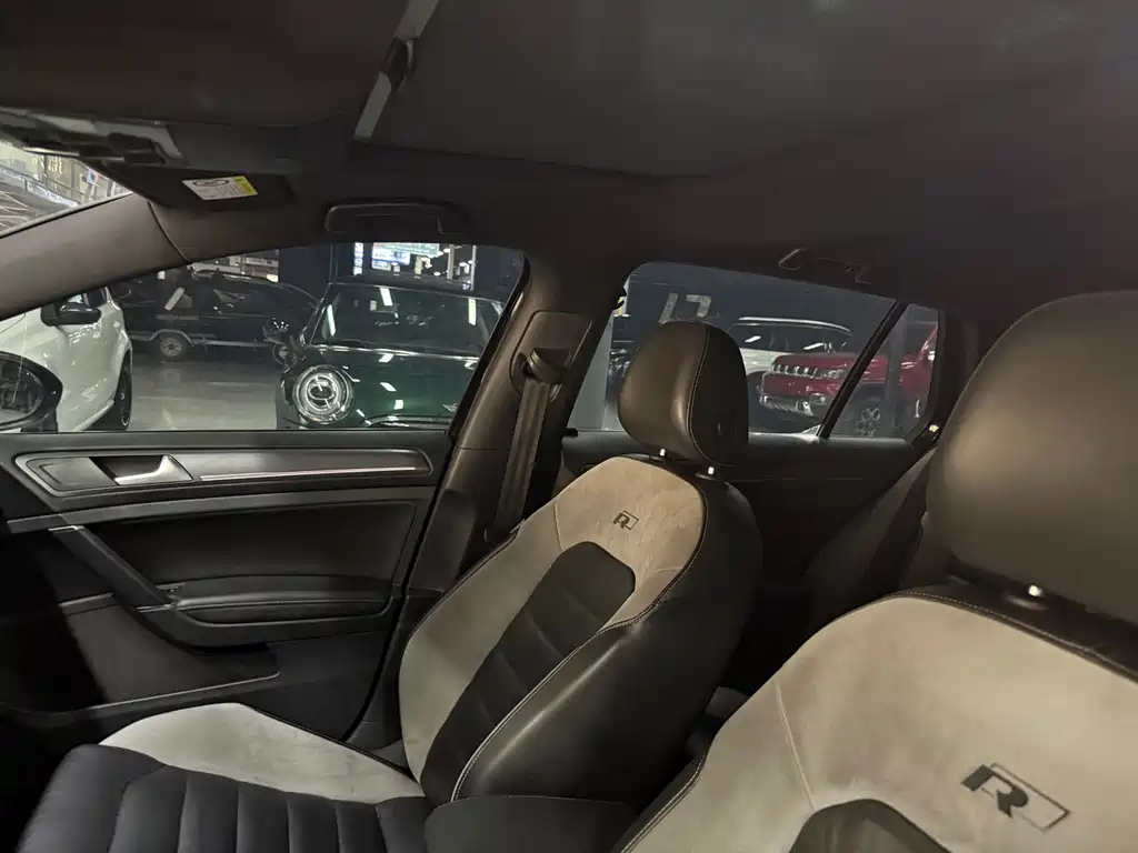 VOLKSWAGEN GOLF 2016