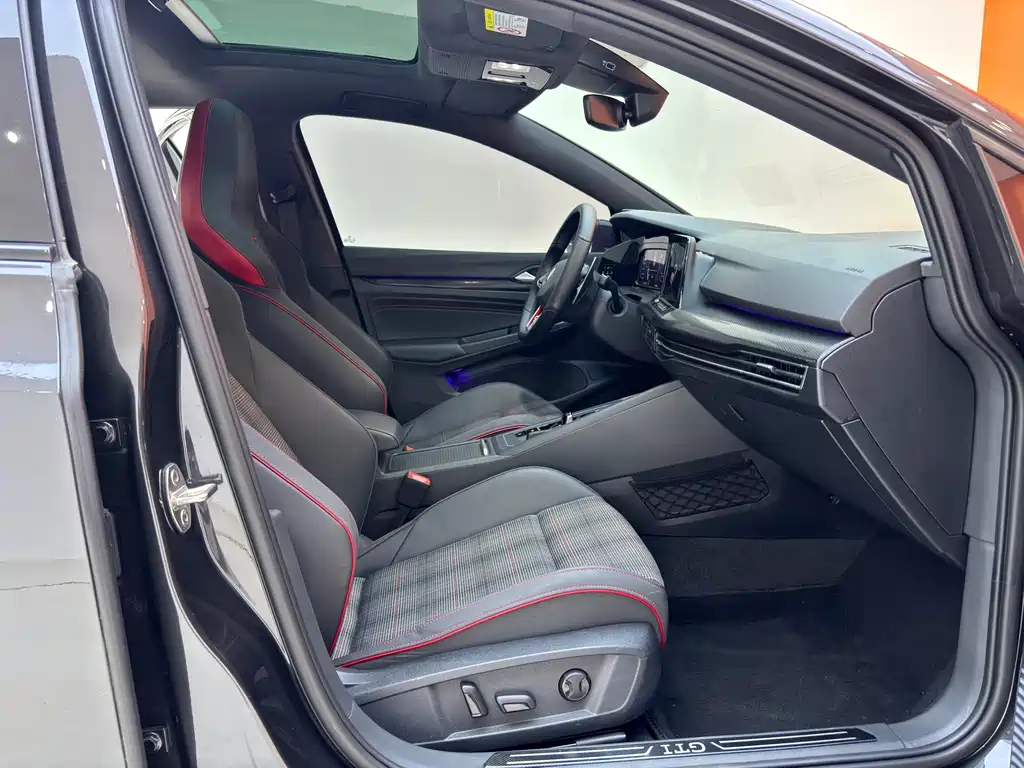 VOLKSWAGEN GOLF GTI 2021