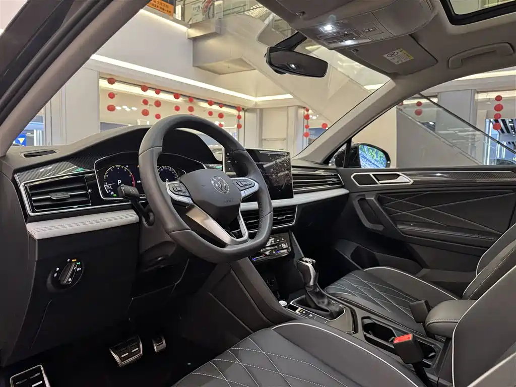 VOLKSWAGEN TIGUAN L 2024