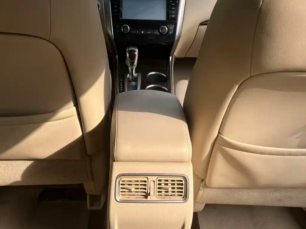 NISSAN TEANA 2014