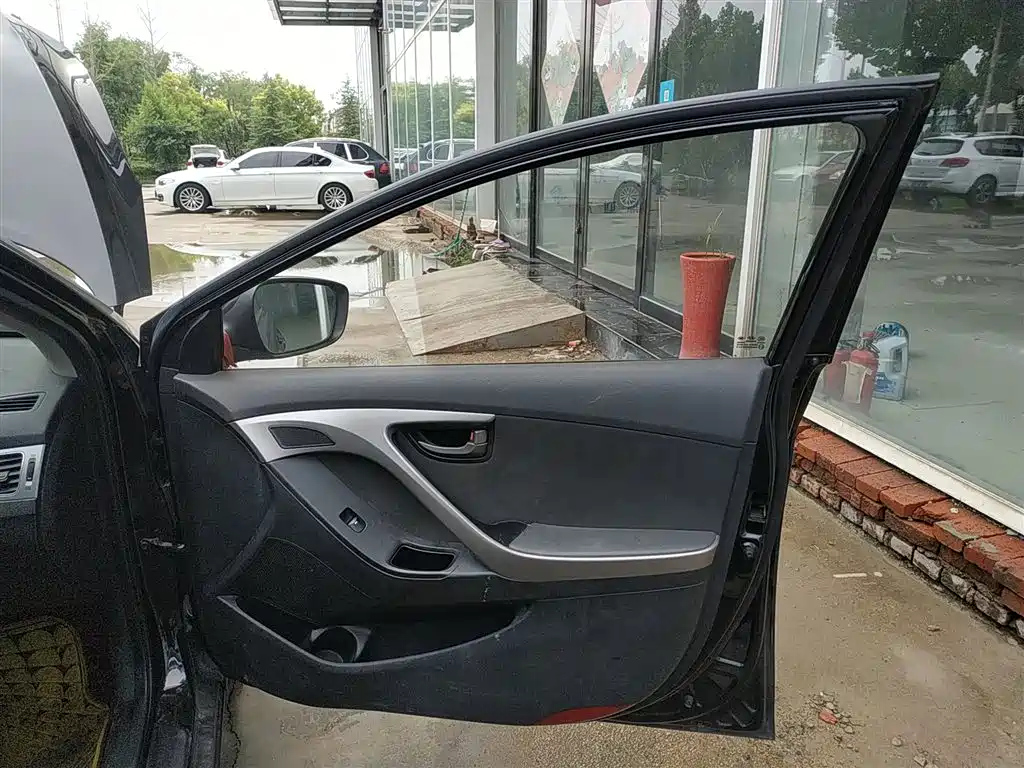 HYUNDAI ELANTRA 2012