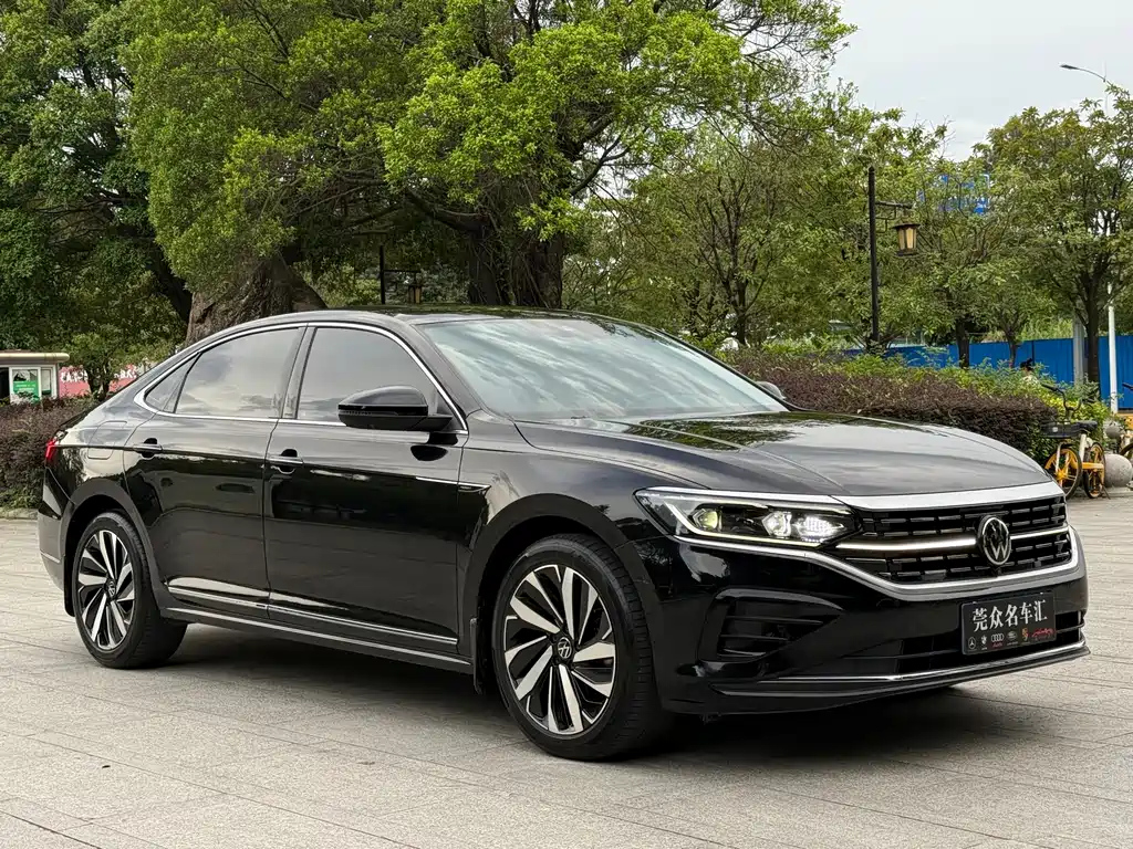 VOLKSWAGEN PASSAT 2024