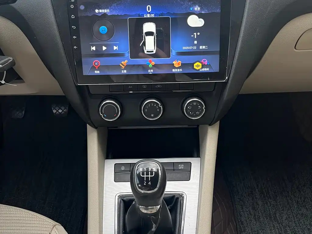 SKODA OCTAVIA 2015