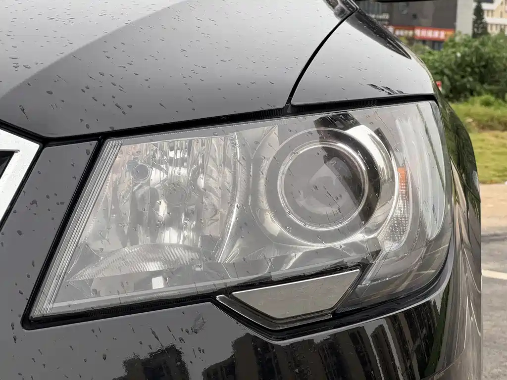 SKODA SUPERB 2013