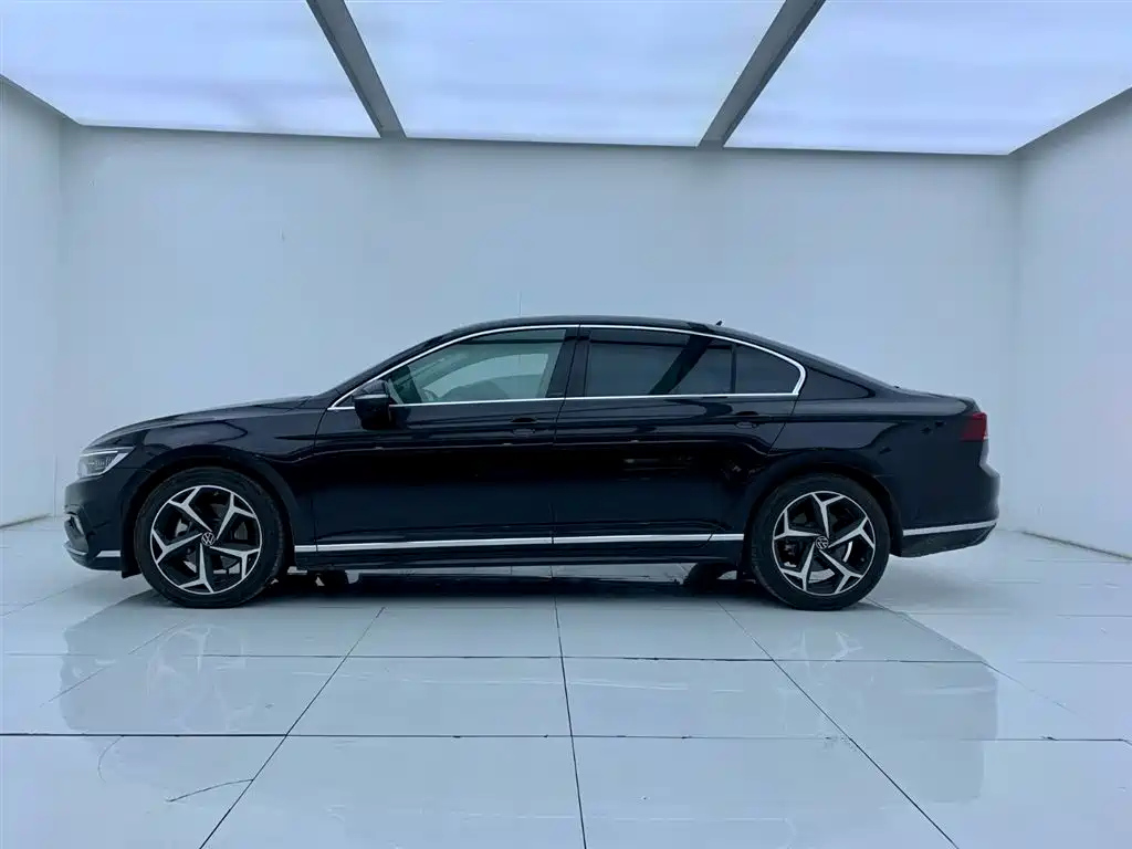 VOLKSWAGEN MAGOTAN 2025