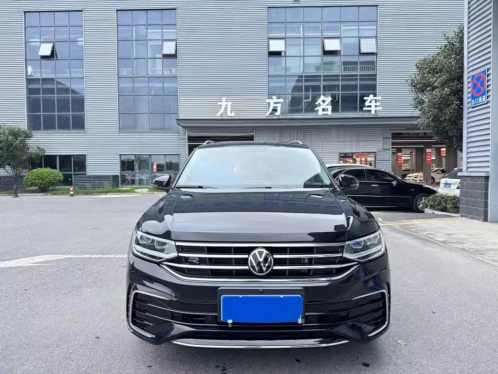 VOLKSWAGEN TIGUAN L 2023