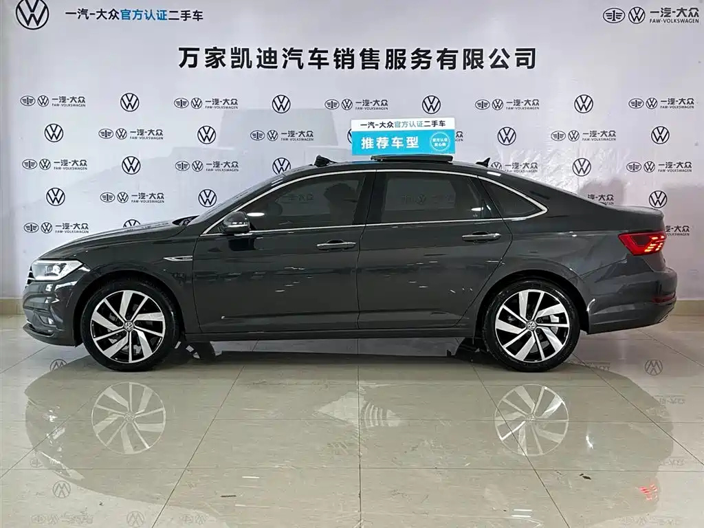 VOLKSWAGEN SAGITAR 2022