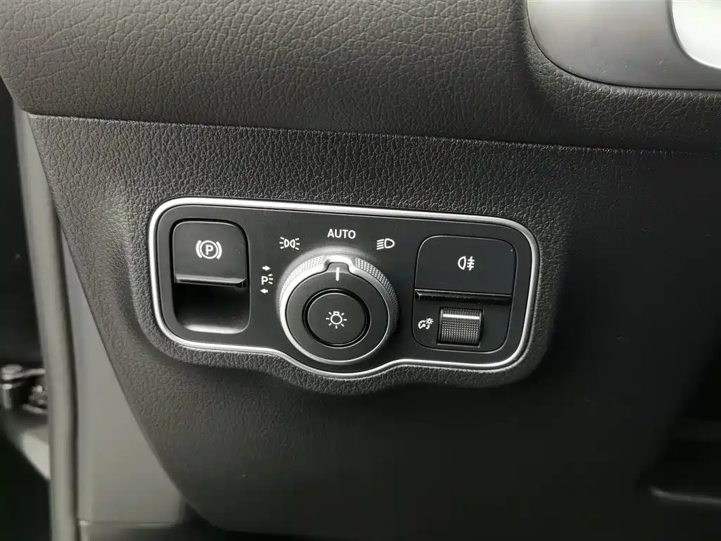 MERCEDES BENZ GLB 2024