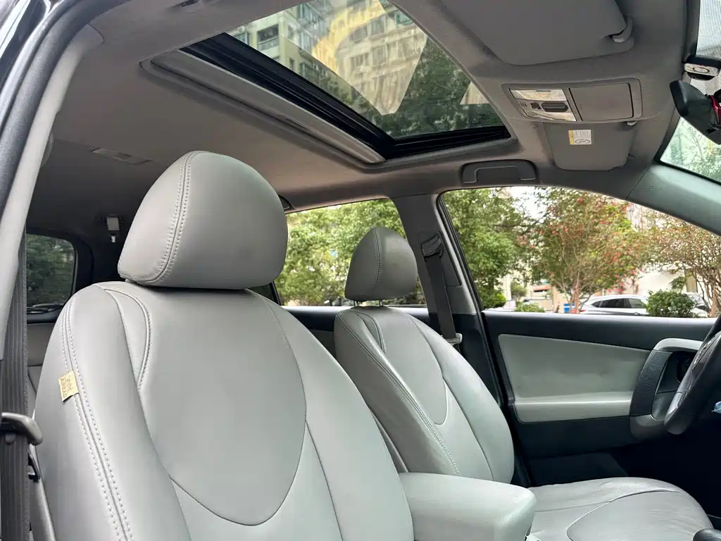 TOYOTA RAV4 RONGFANG 2011