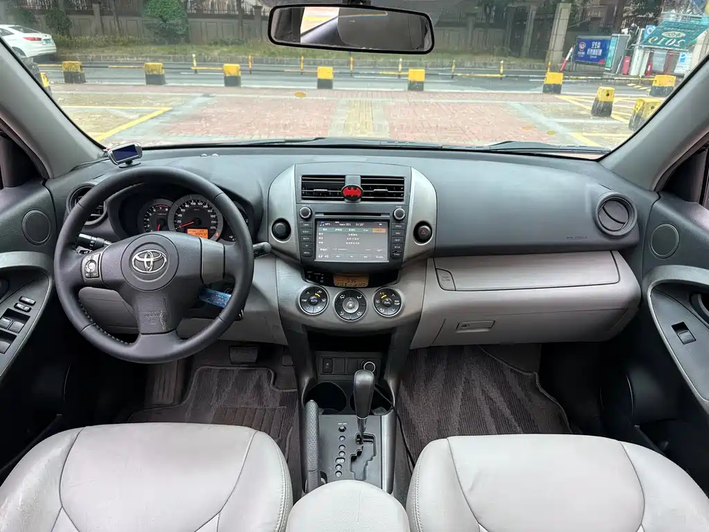 TOYOTA RAV4 RONGFANG 2011