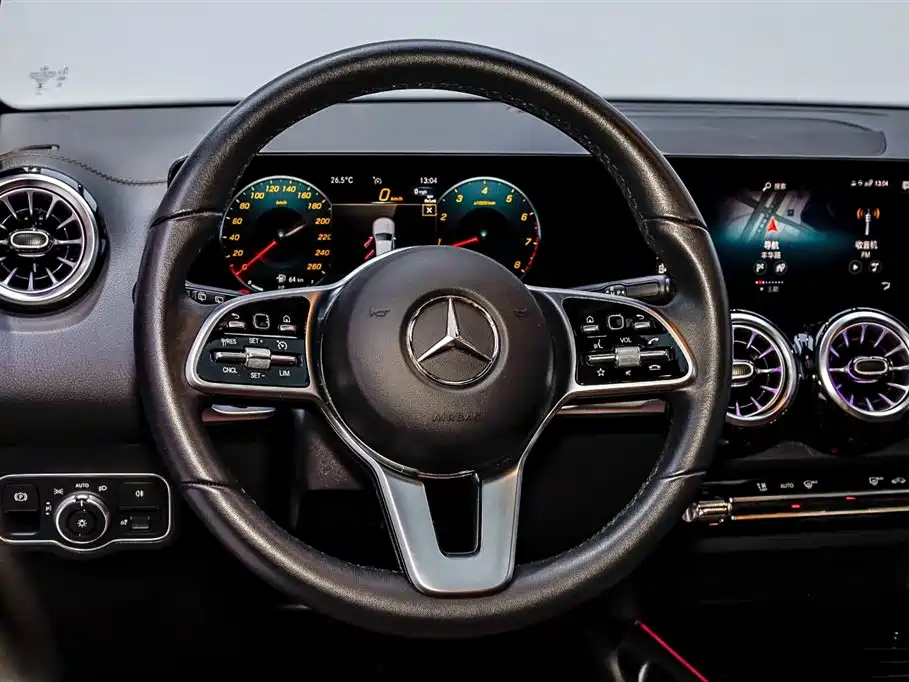 MERCEDES BENZ GLB 2023