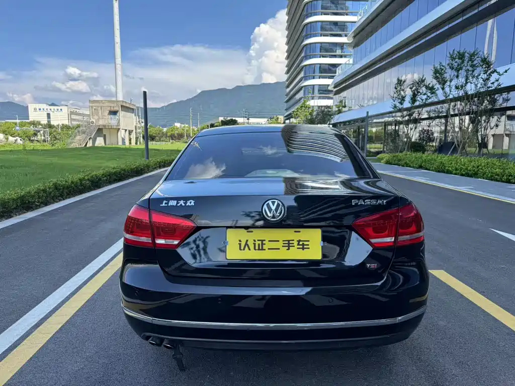 VOLKSWAGEN PASSAT 2012