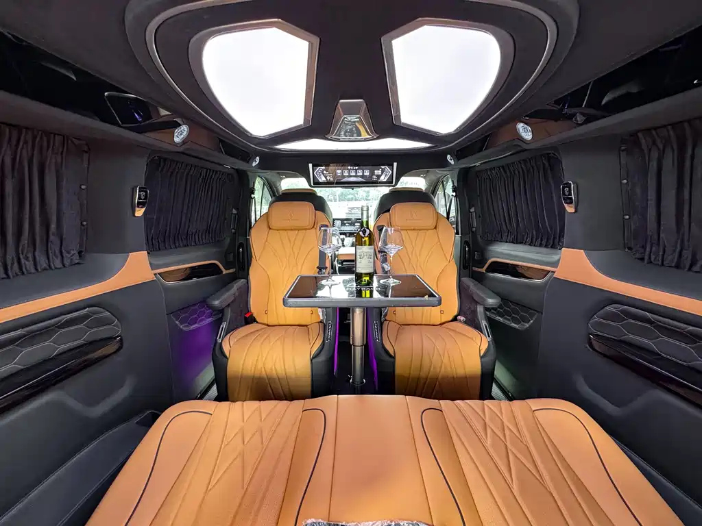 FORD TOUREO 2024