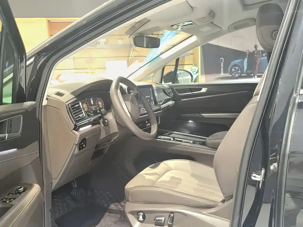 VOLKSWAGEN VILORAN 2023