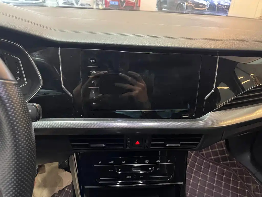 VOLKSWAGEN PASSAT 2024