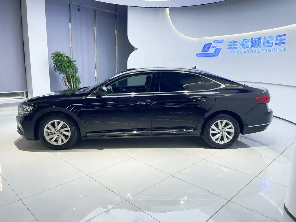 VOLKSWAGEN PASSAT 2022