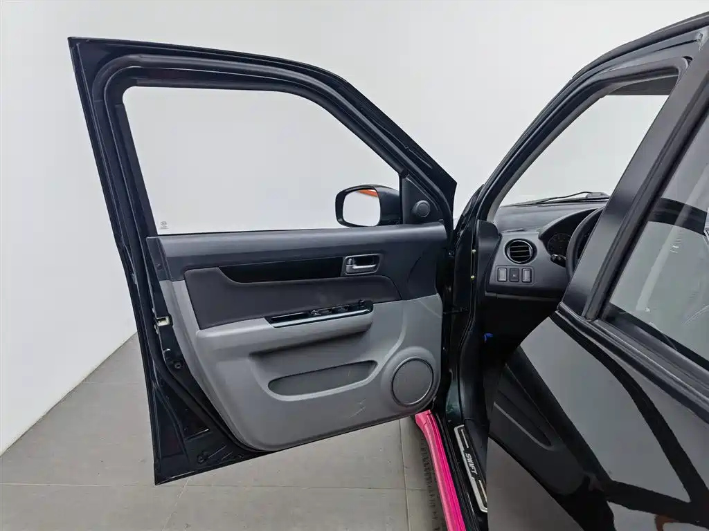 SUZUKI SWIFT 2017