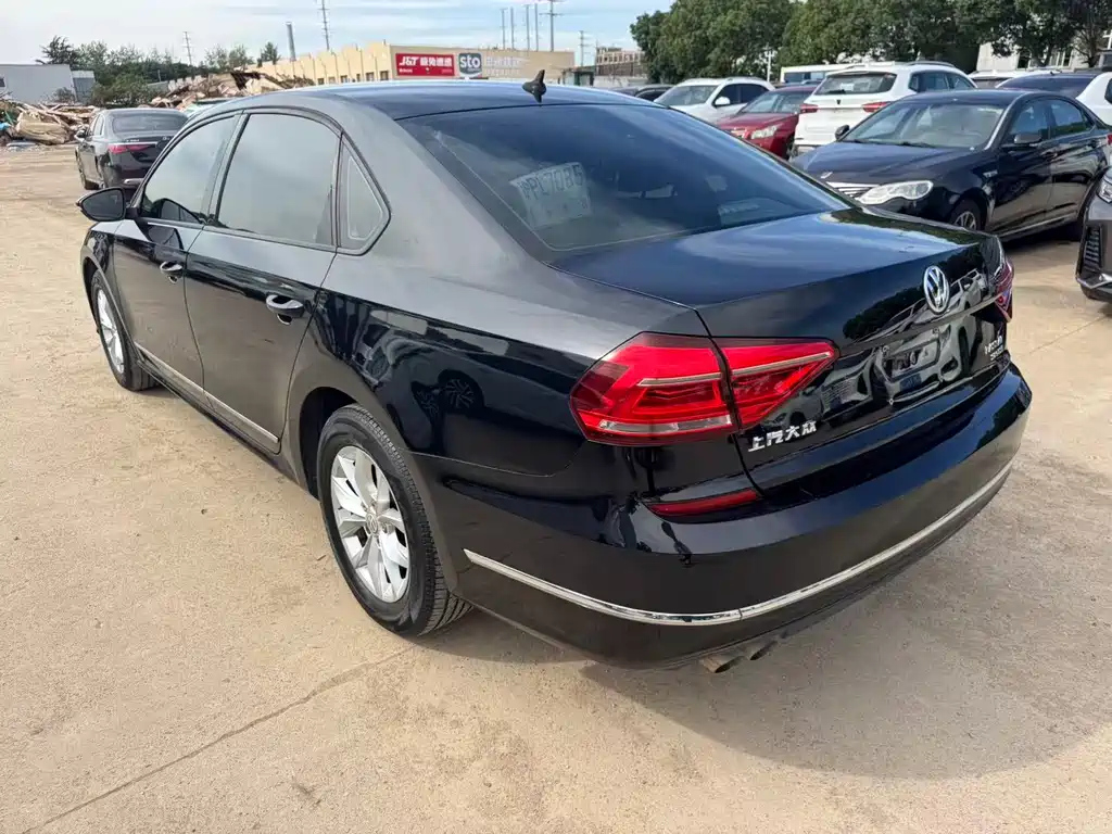 VOLKSWAGEN PASSAT 2018