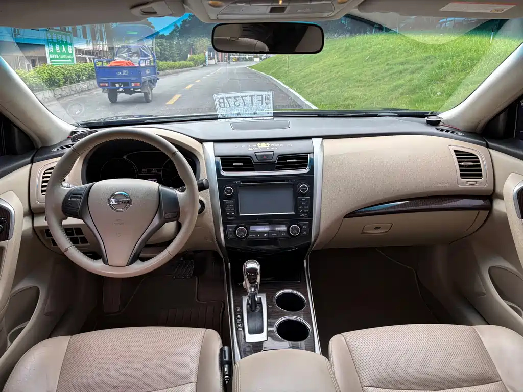 NISSAN TEANA 2013