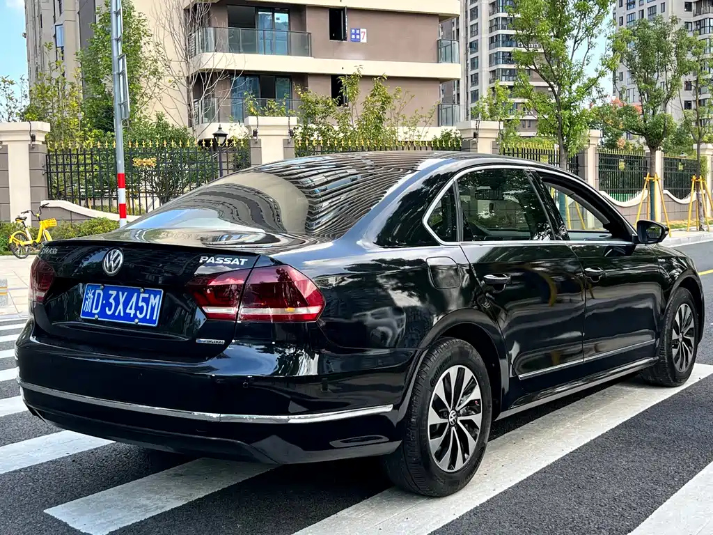 VOLKSWAGEN PASSAT 2014