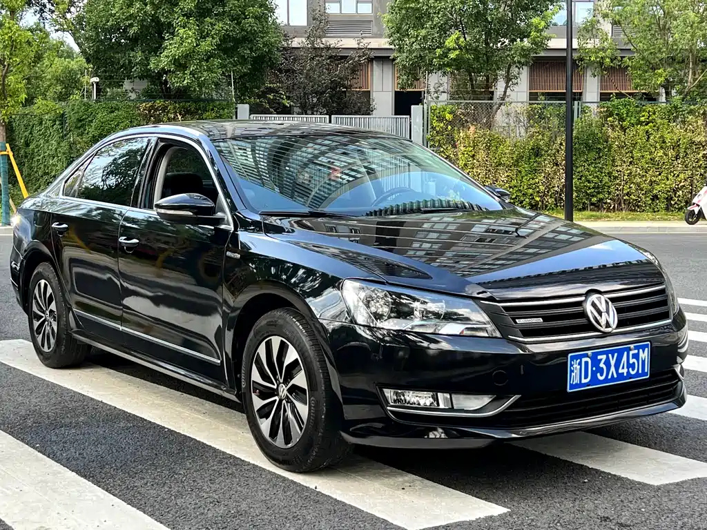 VOLKSWAGEN PASSAT 2014