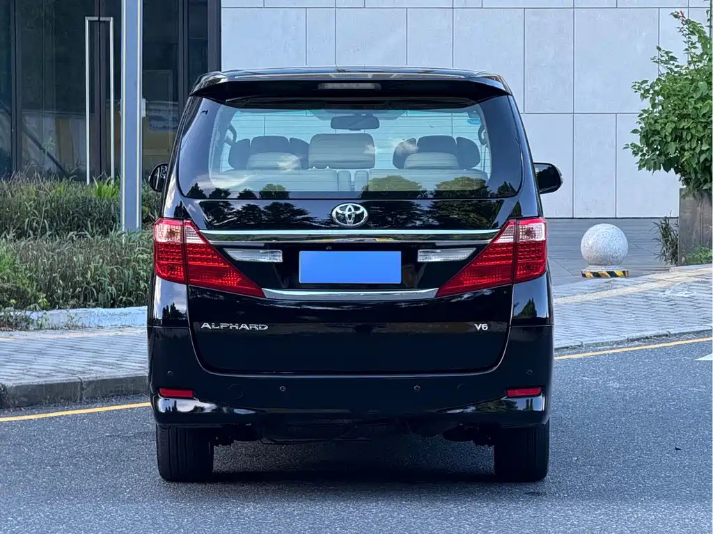 TOYOTA ALPHARD 2012
