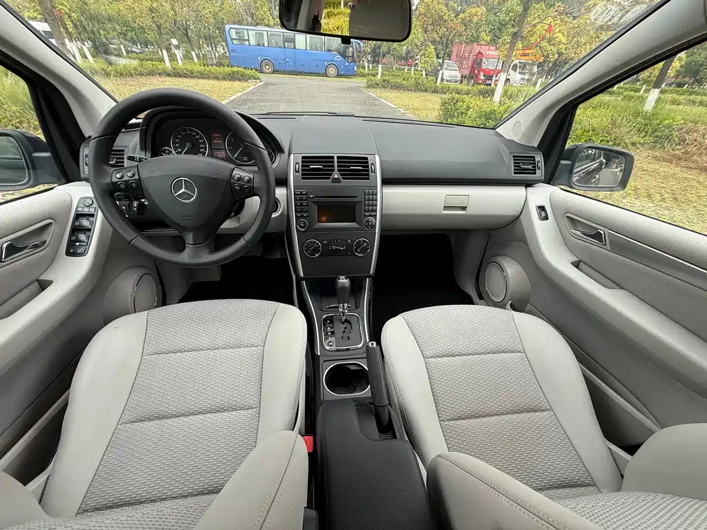 MERCEDES BENZ A-CLASS IMPORT 2011