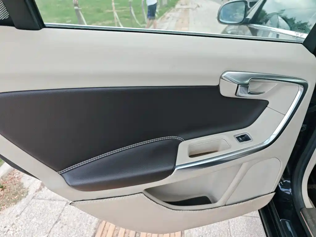 VOLVO S60 2015