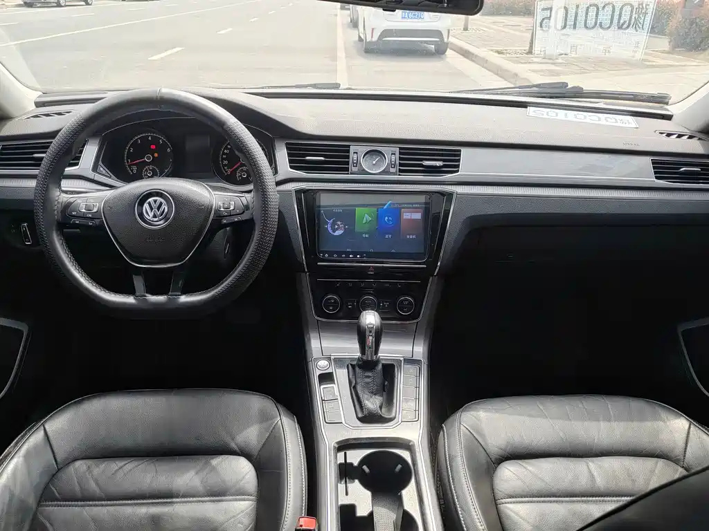 VOLKSWAGEN PASSAT 2018