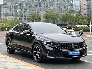 VOLKSWAGEN PASSAT 2024