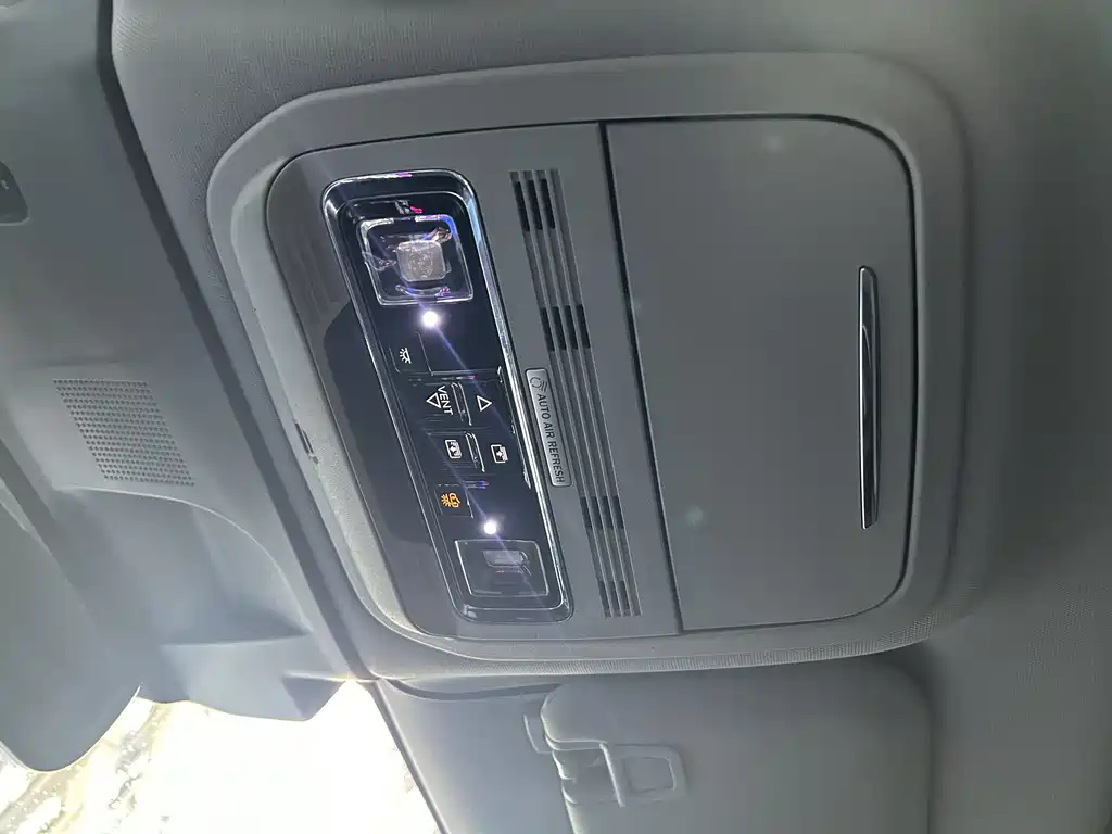 LINCOLN ADVENTURER 2022