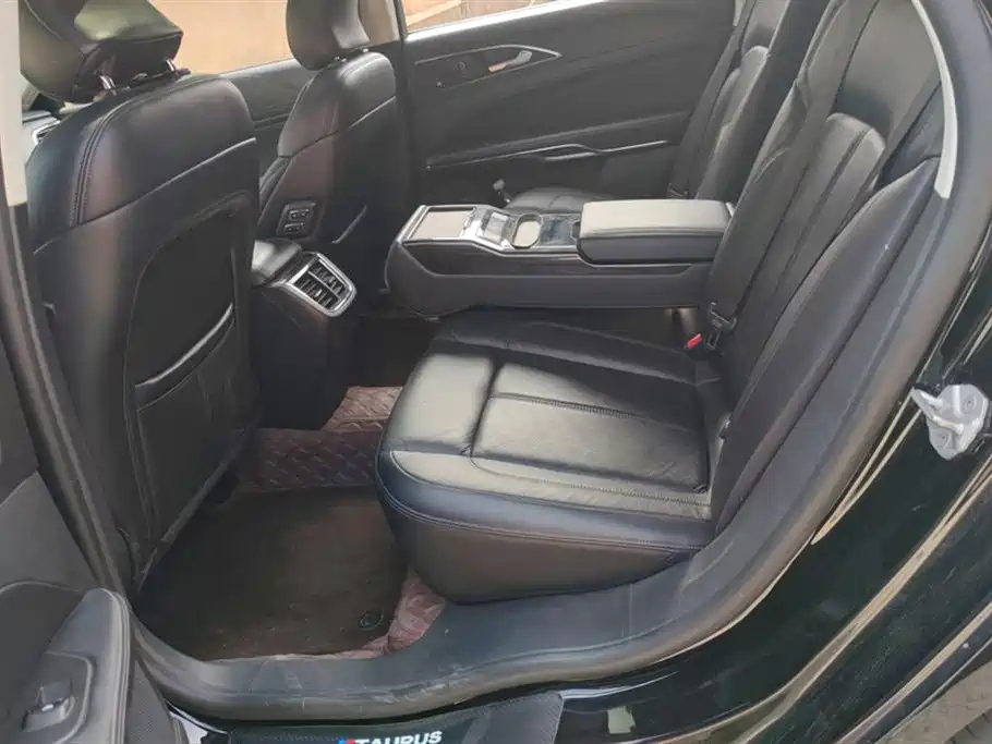 FORD TAURUS 2020