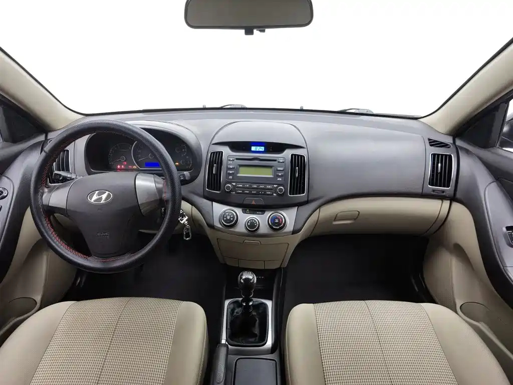 HYUNDAI CELESTA 2012