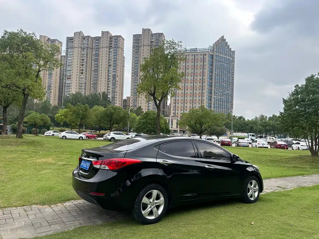 HYUNDAI ELANTRA 2012