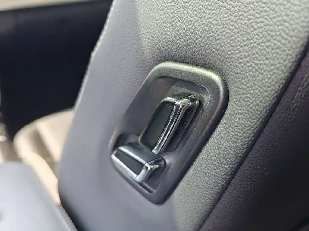 VOLKSWAGEN PASSAT 2024