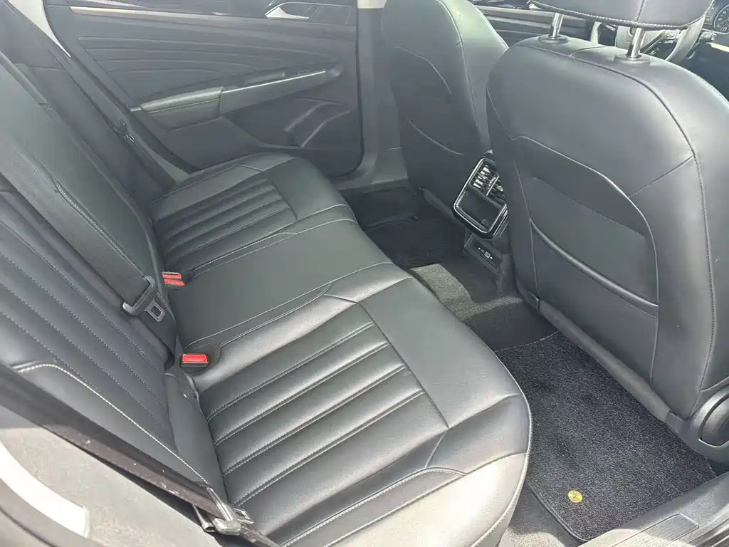 VOLKSWAGEN PASSAT 2021