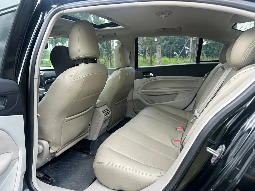 PEUGEOT 408 2014