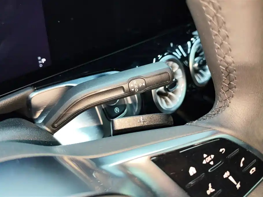 MERCEDES BENZ GLB 2024