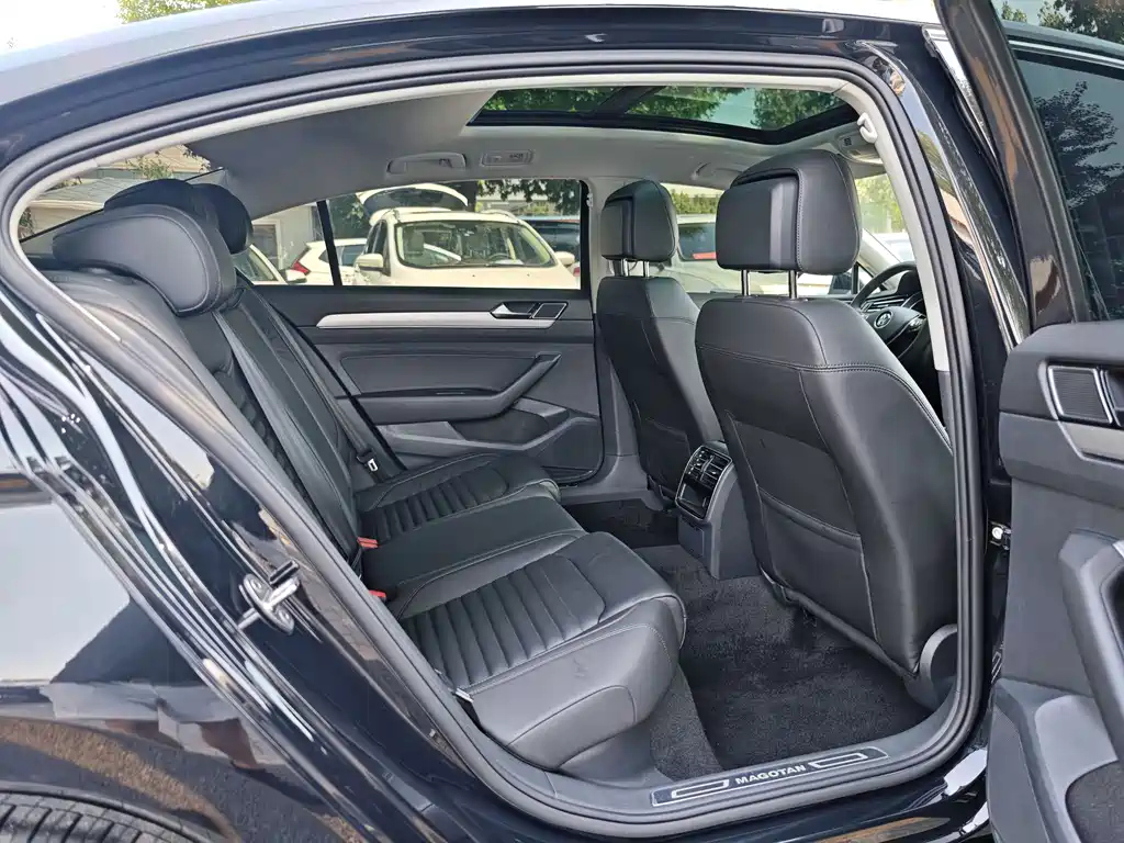 VOLKSWAGEN MAGOTAN 2018