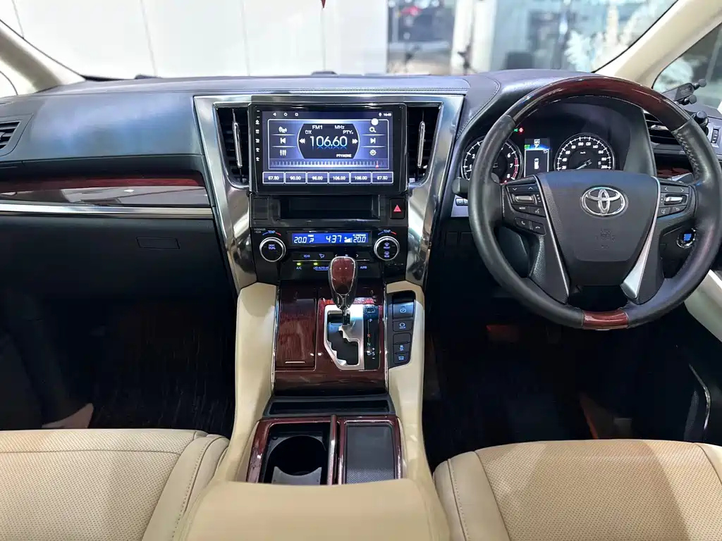 TOYOTA ALPHARD 2015