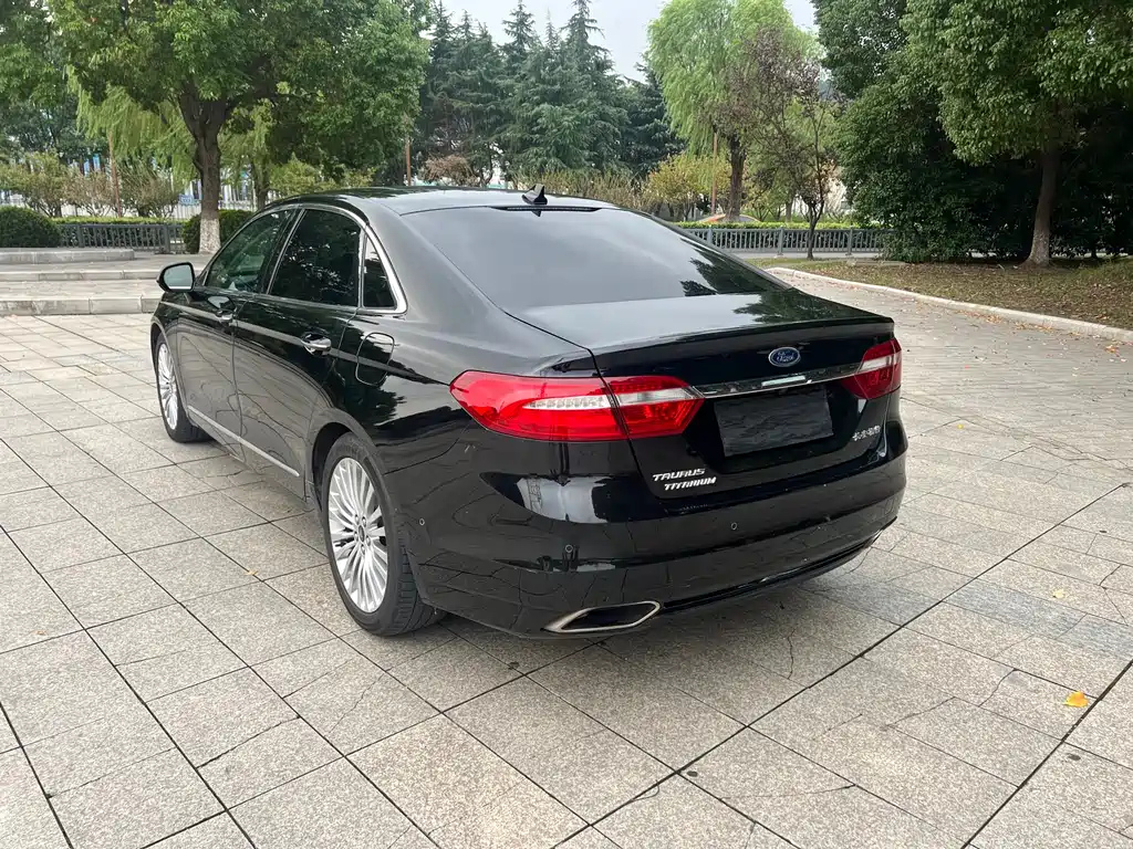 FORD TAURUS 2017