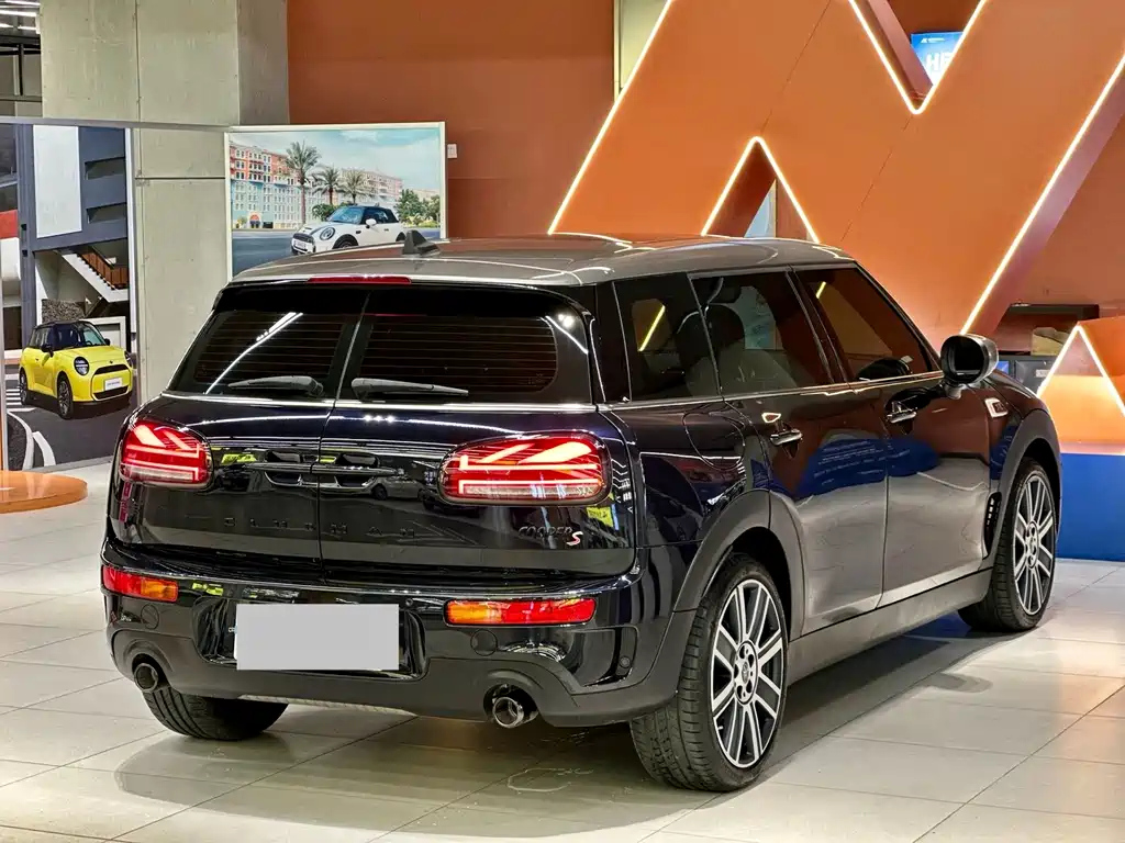 MINI CLUBMAN 2023
