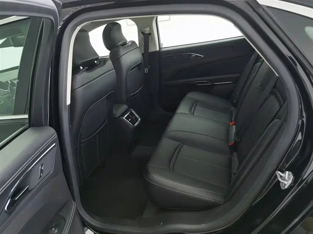FORD TAURUS 2019