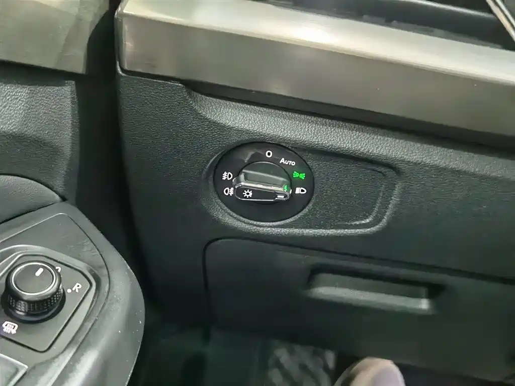 VOLKSWAGEN PASSAT 2019