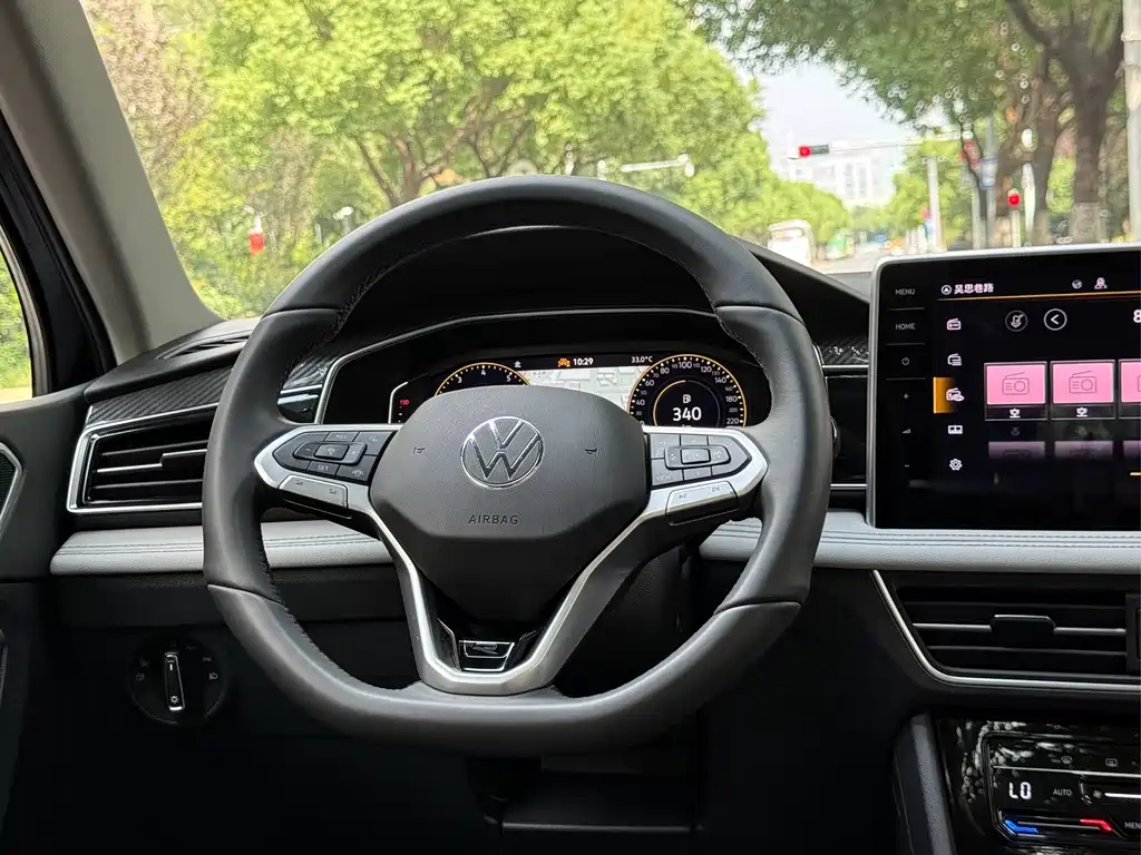 VOLKSWAGEN TIGUAN L 2024