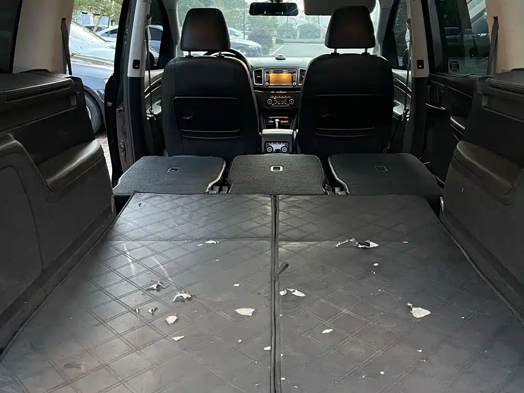VOLKSWAGEN SHARAN 2012